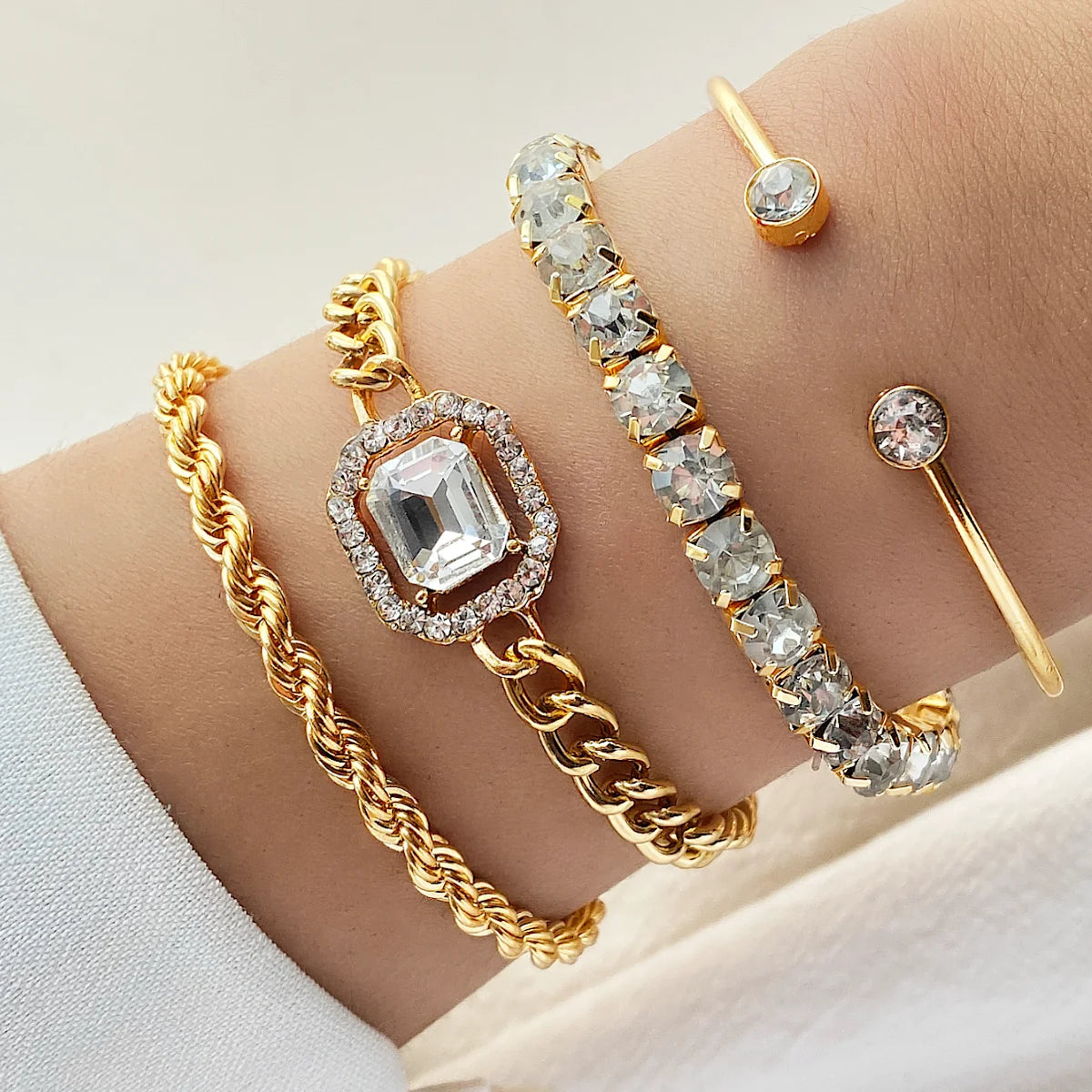 New Fashion Vintage Gold Plated Heart Adjustable.